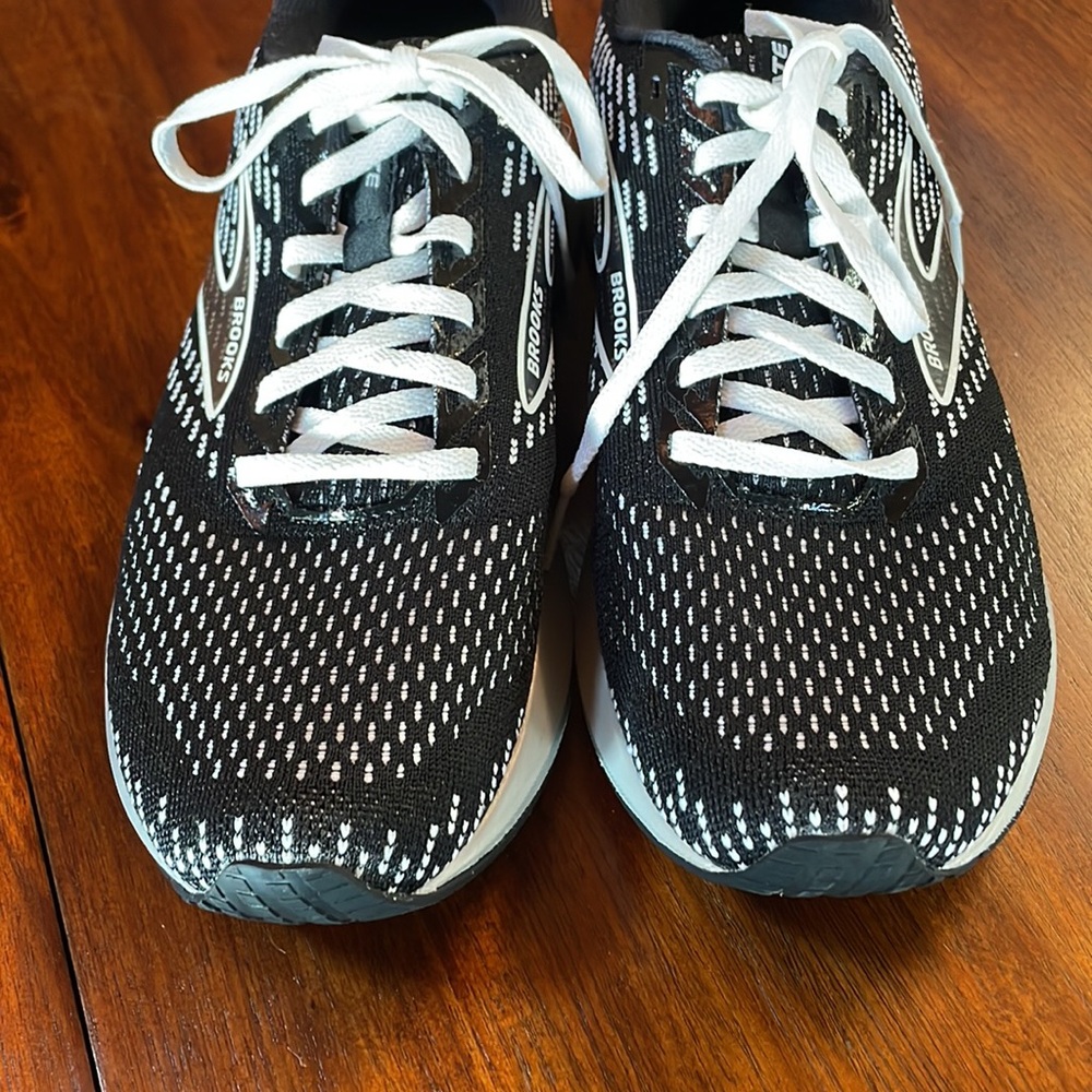 Brooks Levitate 5 Women’s 10 - Picture 2 of 6